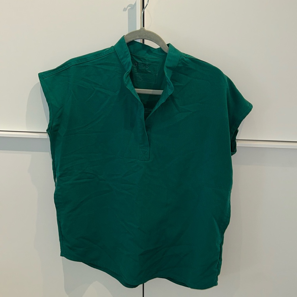 FIGS Rafaela Oversized Scrub Top size XS in Hunter Green